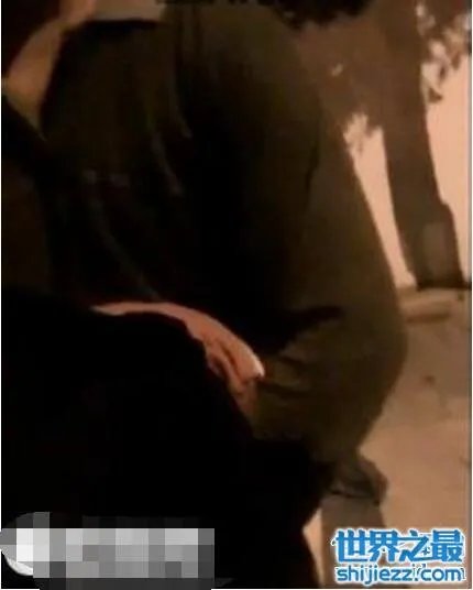 女主播楠楠的暴露野战视频曝光,直播约炮摩的司机