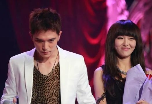 邱泽唐嫣分手图片外泄 昔日金童玉女终究无缘各自飞
