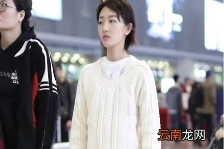 周冬雨时尚街拍穿搭,娇小身材穿出减龄活力