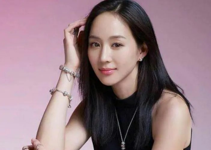 岳云鹏说李斯丹妮腿粗不适合跳舞，他还有哪些低情商的瞬间？