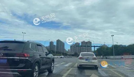 西安天空出现奇异云层，为何会产生这种“阴阳天”