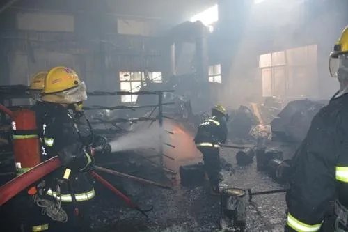 马来西亚吉隆坡一家具厂发生火灾事故，事故原因是什么？