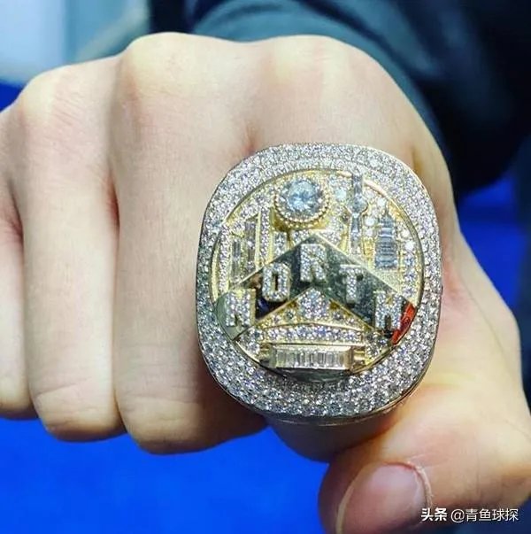 林书豪社媒晒总冠军戒指,周杰伦留言引网友捧腹,他都说了什么?