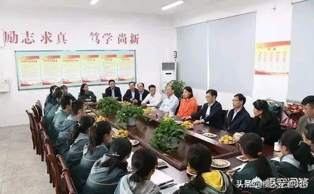 心善人美,中国女排龚翔宇默默资助贫困学生三年,获球迷称赞,如何评价?