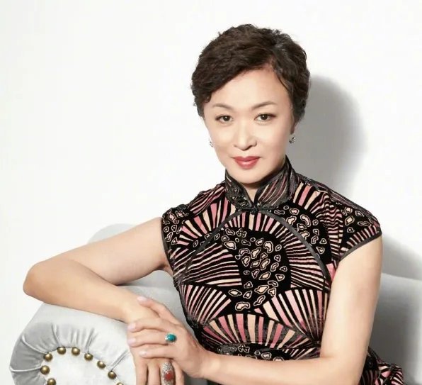金星老公被问及如何解决生理问题时四字回应,网友:涨知识了。你怎么看?