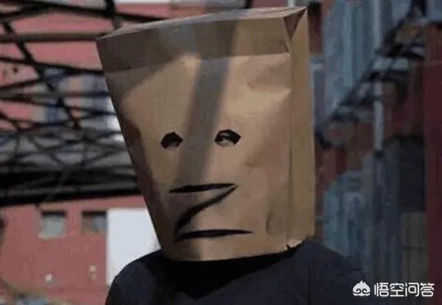 如何看待小智回应“给王思聪跪下一个小时”的传言,并且直播间爆粗口怒喷王思聪?