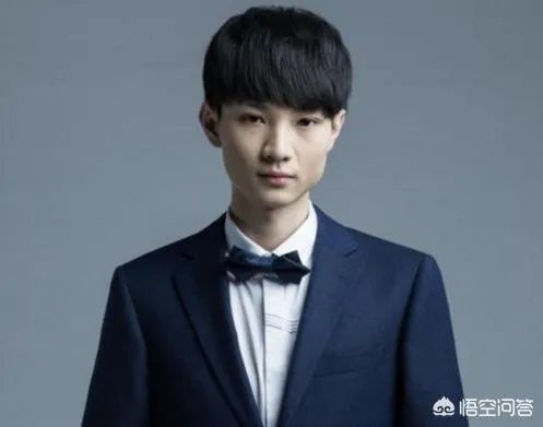 LOL:V5战队国服第一拿出劫,全场毫无作用躺赢队友遭到解说调侃,如何评价?