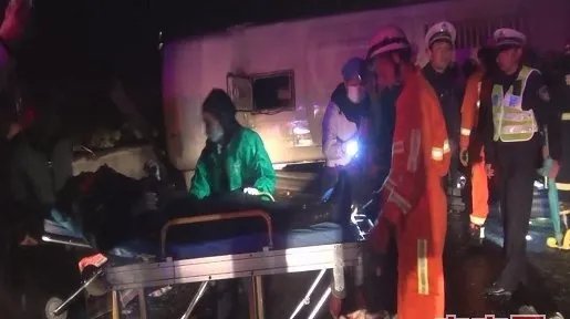 福银高速发生翻车事故是怎么回事?