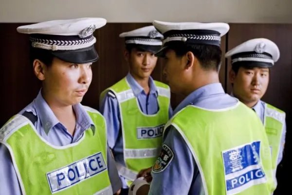 辅警执法被骂后与市民对骂是怎么回事?