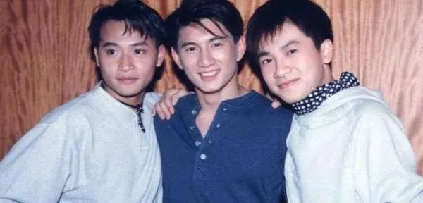 小虎队出道31年再次同框引发青春回忆杀,他们的哪些歌曲是你的童年回忆?