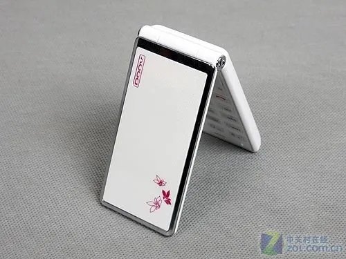 灵动LED视窗秀出精彩个性 朵唯S600评测