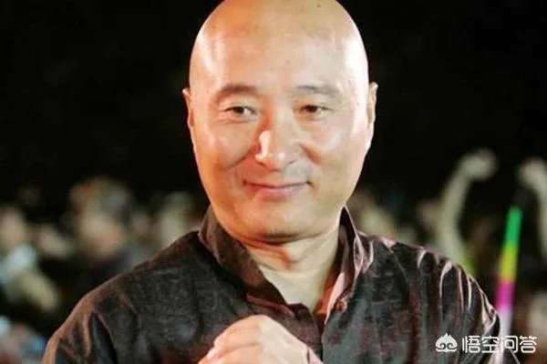 陈佩斯深夜发文缅怀春晚开创者黄一鹤,却因使用繁体字遭到网友热议,对此你怎么看?