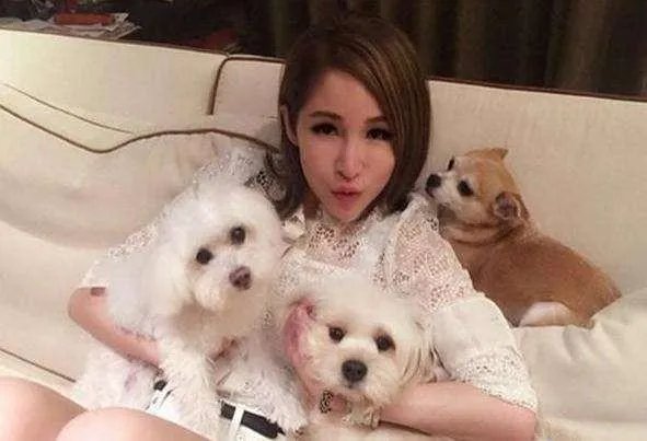 你知道萧亚轩的快乐是什么梗吗?