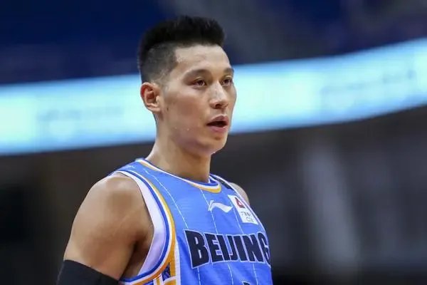 林书豪出场4分钟被弃用，他真的不适合待在CBA了吗？