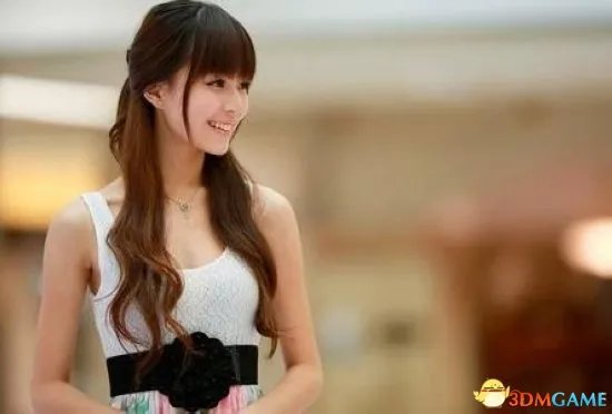 深大校花温健婷新旧照片对比:青涩退去变优雅