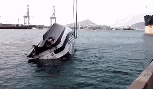 航母遇到风浪时,战机如何保持稳定?
