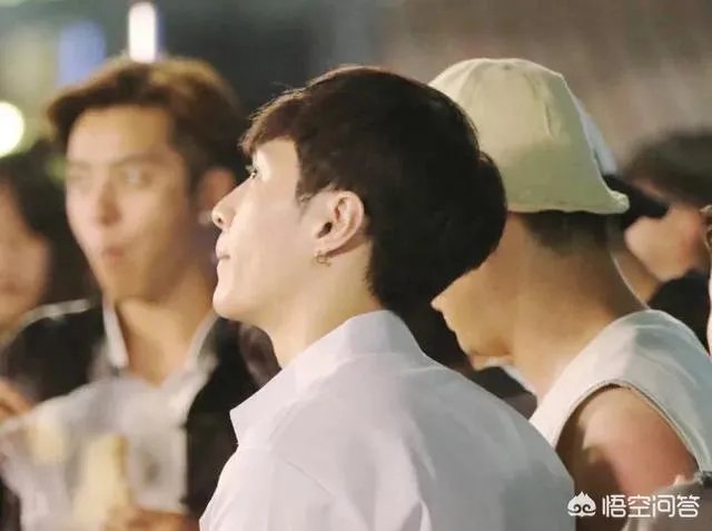 《偶像练习生》蔡徐坤凭睫毛上热搜,哪些男星睫毛又长又美?