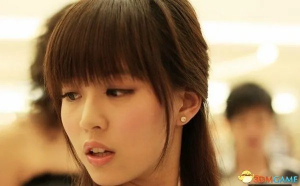 深大校花温健婷新旧照片对比:青涩退去变优雅