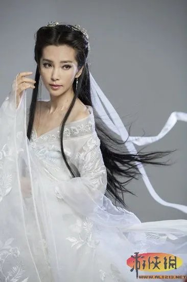 李冰冰代言造型神似小龙女 网友称完爆陈妍希
