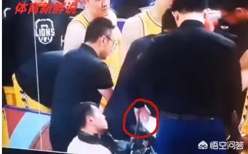 浙江广厦男篮助教王博摊上事了,在CBA比赛现场阻碍记者拍摄,损坏拍摄仪器,如何评价?