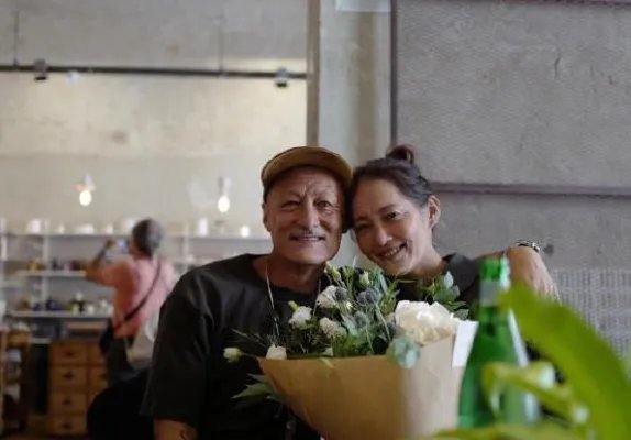 余文乐在微博晒出自己和老婆的老年妆造型的照片,你看好他们这一对吗?