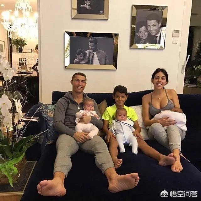 C罗向乔治娜求婚成功, 大家觉得店员出身的“罗嫂”怎么样?