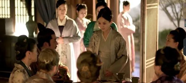知否:明兰迎接王家人回家,为什么康姨母主动提起蓉姐?她有什么样的目的?