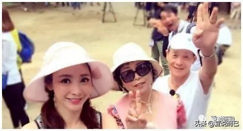 柳岩父亲去世众人纷纷安慰,为何有些网友却在讥讽?
