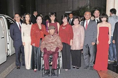 何鸿燊仍未下葬全家难办喜事,死去这么长时间,为何不下葬?