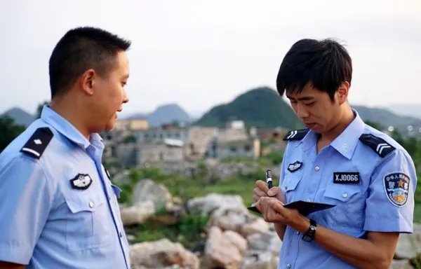 辅警执法被骂后与市民对骂是怎么回事?