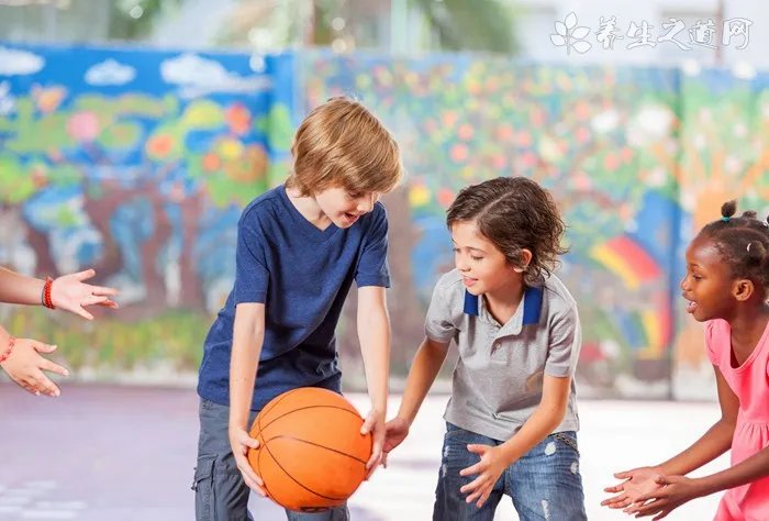 贫困学生倒牛奶 小孩喝牛奶有什么好处
