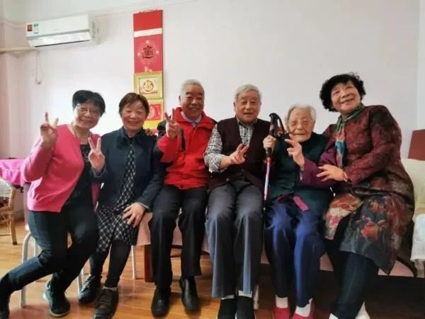 上海百岁老人突破3000,女性占73.98%,她们的长寿秘诀是什么?