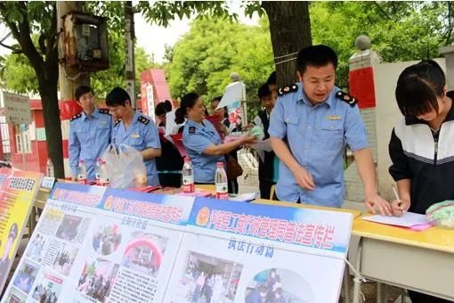 陕西一98年小伙误入传销当街抱交警求助，他当初是如何进入组织内部的？