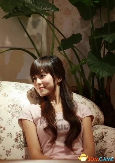 深大校花温健婷新旧照片对比:青涩退去变优雅