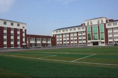 山西一中学学生吃肉饼腹泻发烧,学校是否需要承担责任?