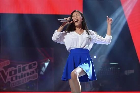 《中国好声音》邢晗铭夺冠被吐槽,助唱的周深成为当晚最大的惊喜?