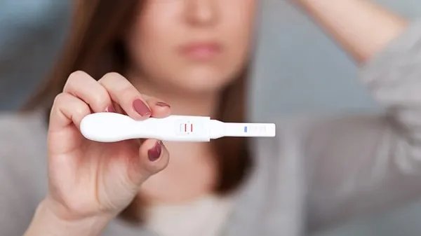 验孕棒一浅一深是怎么回事