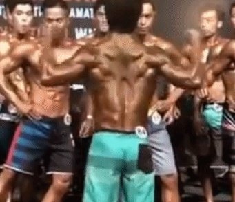 南拳妈妈组合中,39岁张杰参加健美比赛,体脂低至8%,这肌肉是认真的吗?