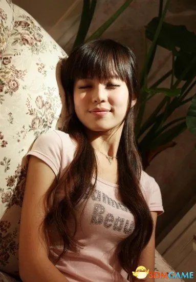 深大校花温健婷新旧照片对比:青涩退去变优雅