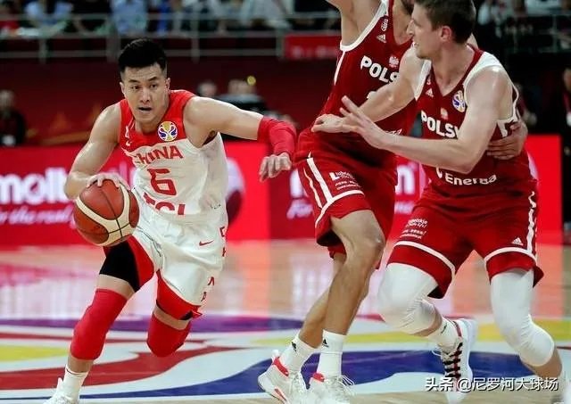 关于9月2号中国男篮对波兰比赛中,中国男篮最后几秒的表现你怎么看?