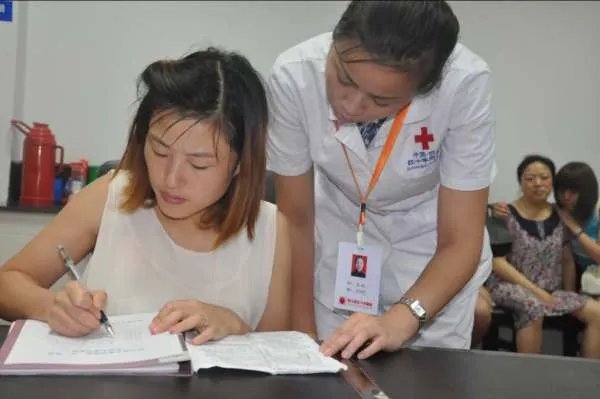武汉21岁女孩去世前指眼睛想捐角膜,你如何评价这位女孩的行为?
