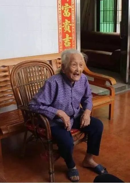 上海百岁老人突破3000,女性占73.98%,她们的长寿秘诀是什么?