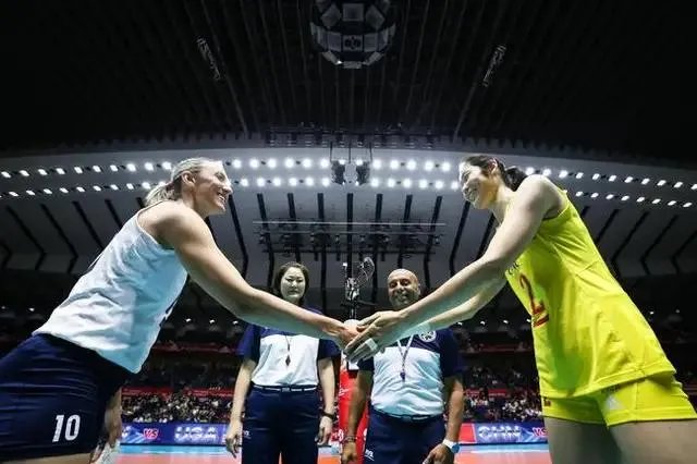 中国女排3:0横扫美国女排,中国女排赢在哪里,你如何评价中国女排球员的表现?
