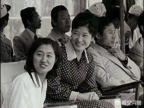 李明博与朴槿惠在去年和今年同一时段被提请逮捕, 是巧合还是故意?