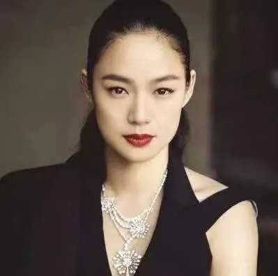 姜文这么骄傲的人,为什么会被老婆周韵“拿”得死死的?