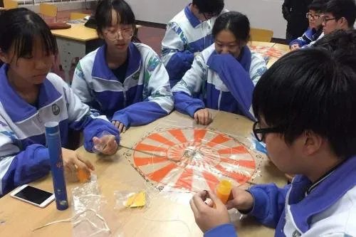 无论学校教育还是家庭教育,为何都不能过于注重分数?