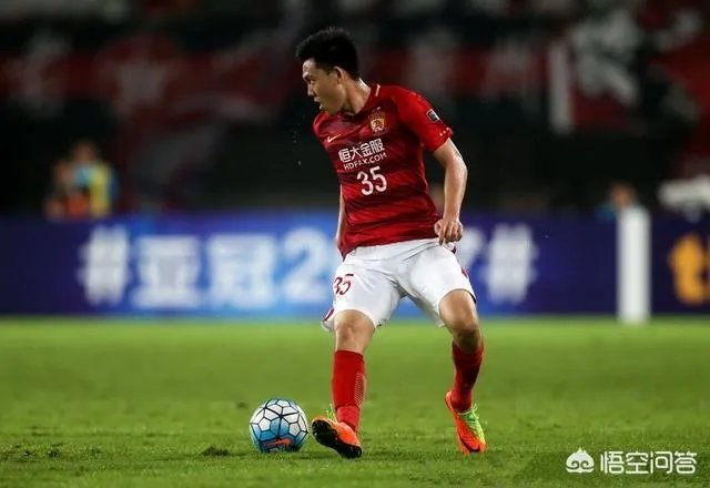 国足战威尔士，鲁能后卫郑铮力压李学鹏首发，你觉得在里皮心中谁才是中国第一左后卫？