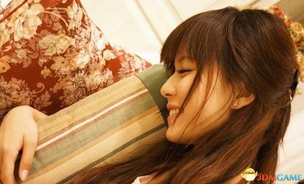 深大校花温健婷新旧照片对比:青涩退去变优雅