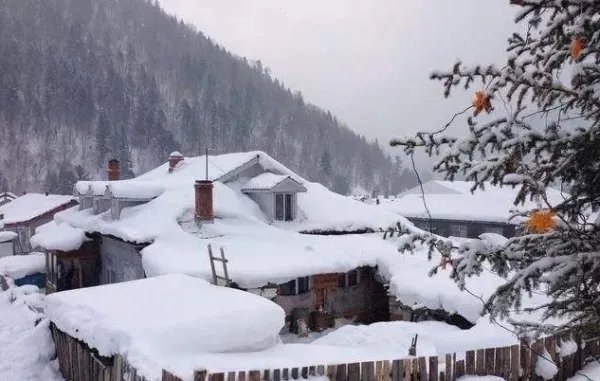丽江玉龙雪山8月飘雪,为什么高山容易常年下雪?