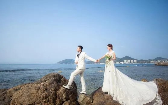 哪里婚纱照照的比较好 拍婚纱照选择哪家比较好